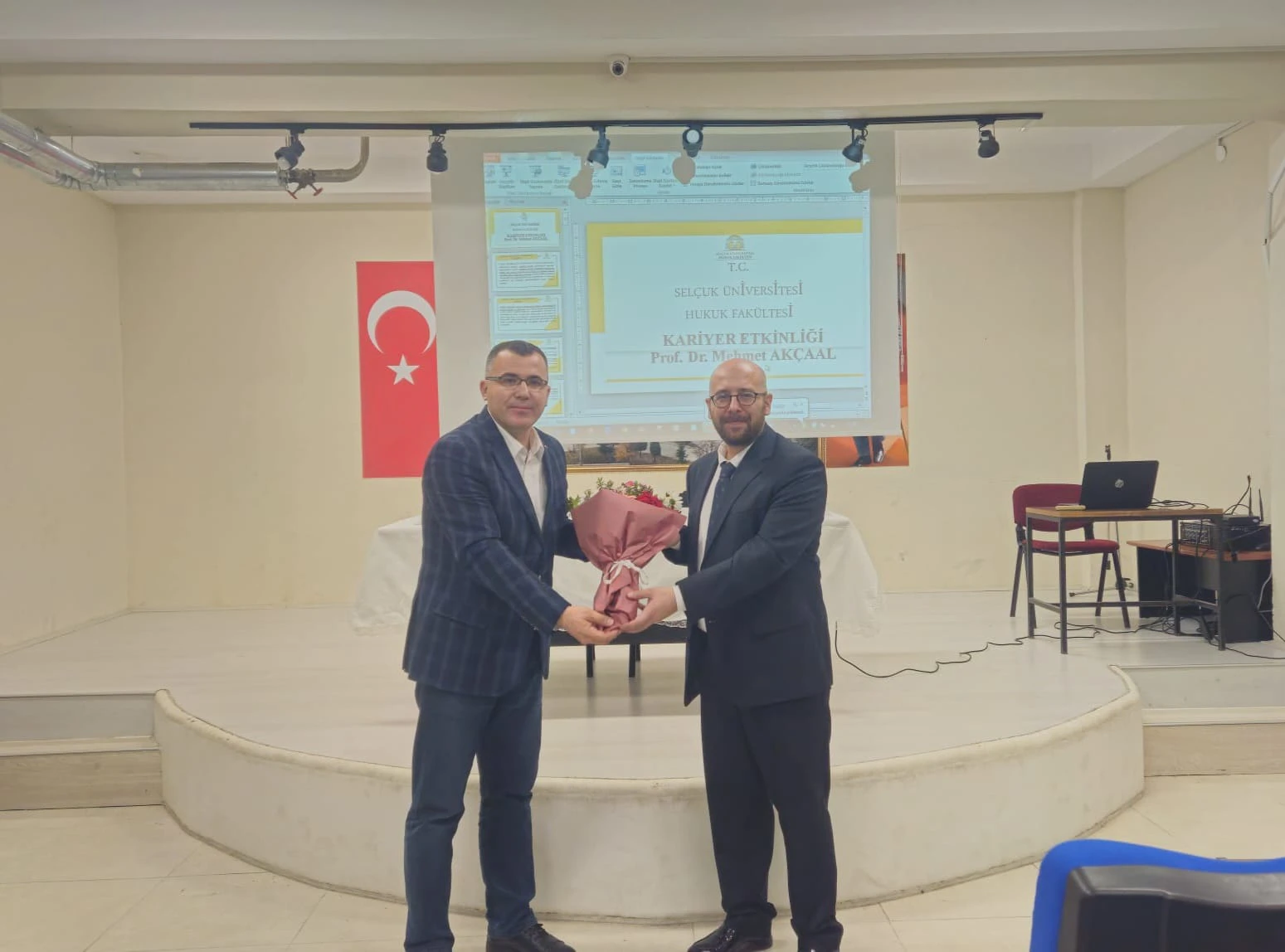 Prof. Dr. Akçaal’dan Kariyer Söyleşisi